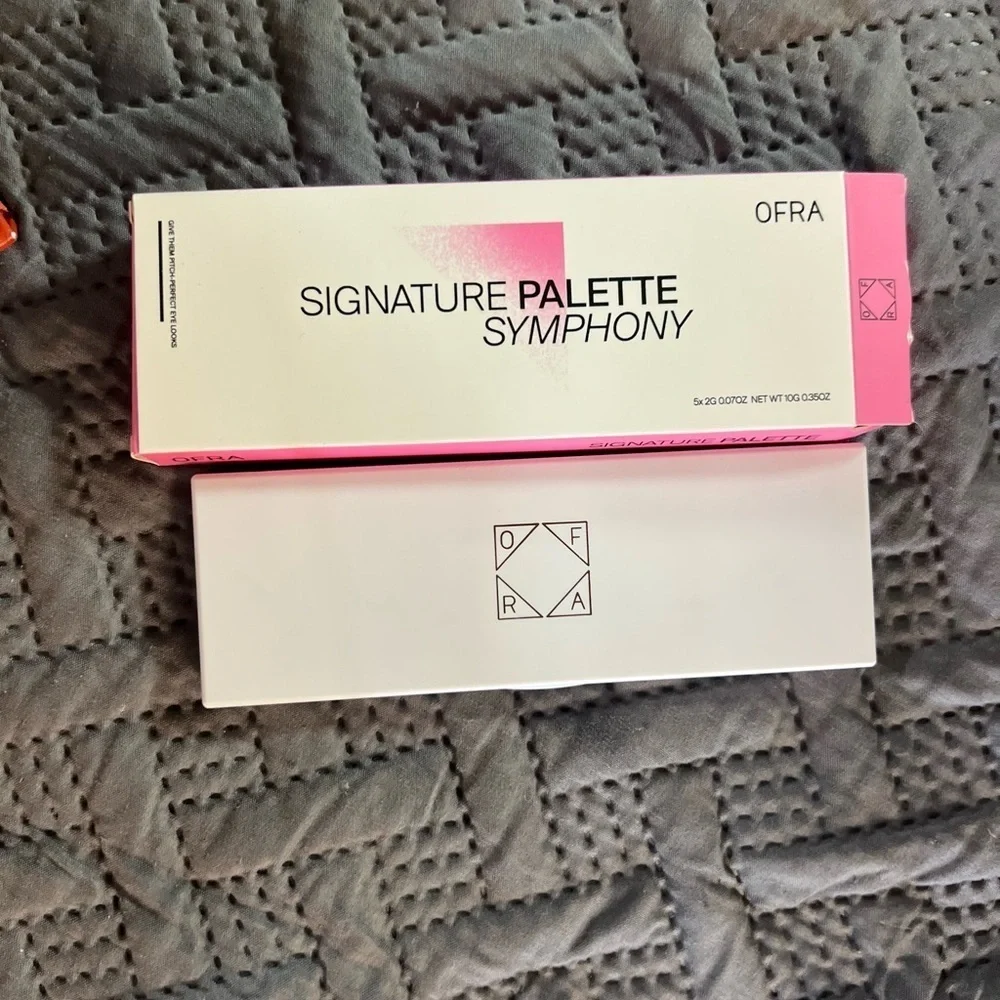 OFRA Signature eyeshadow palette​​​​